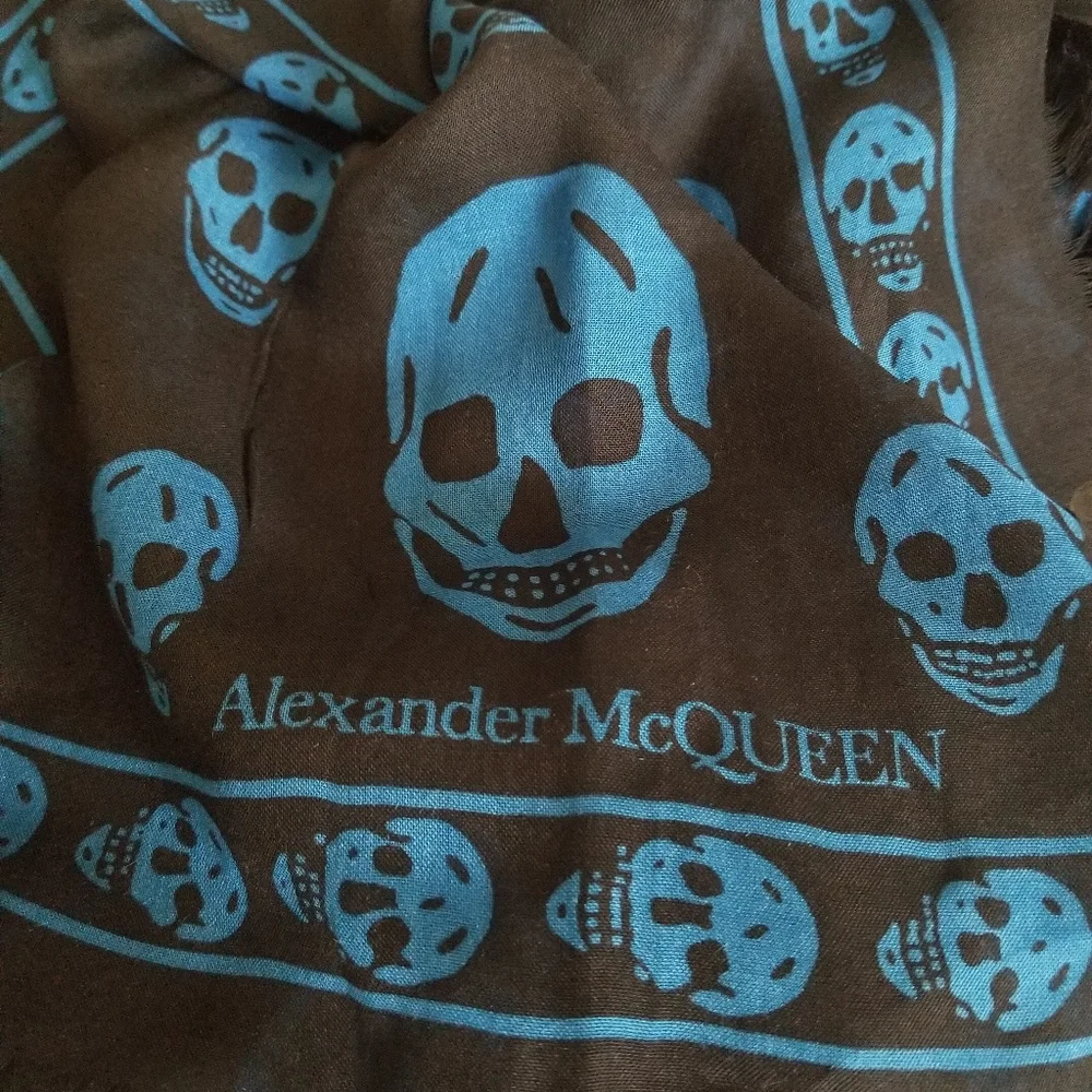Alexander McQueen Skull Large Scarf Blue Black - Picture 2 of 5